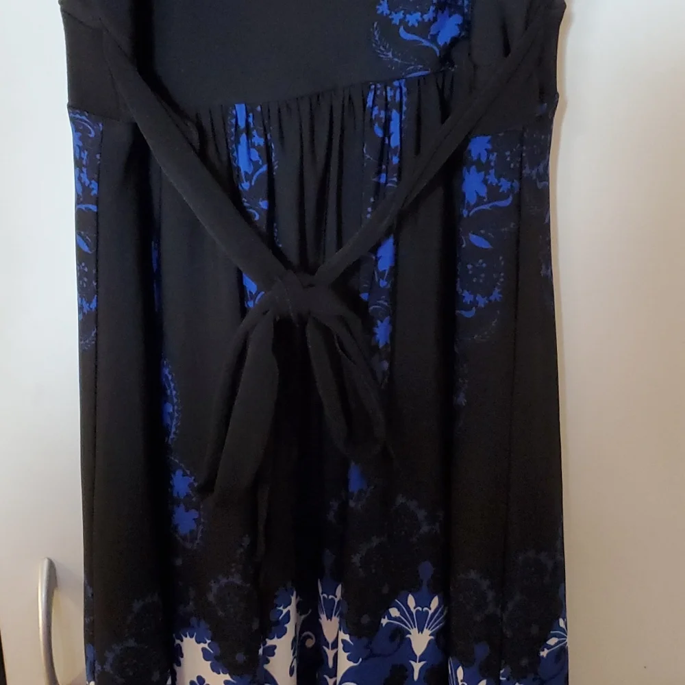 Dress - Picture 4 of 4